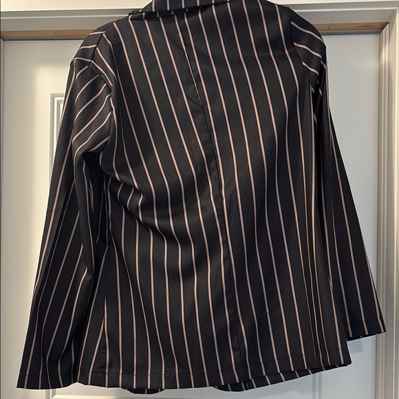 SHEIN Black and White Pinstriped Blazer - Picture 9 of 9